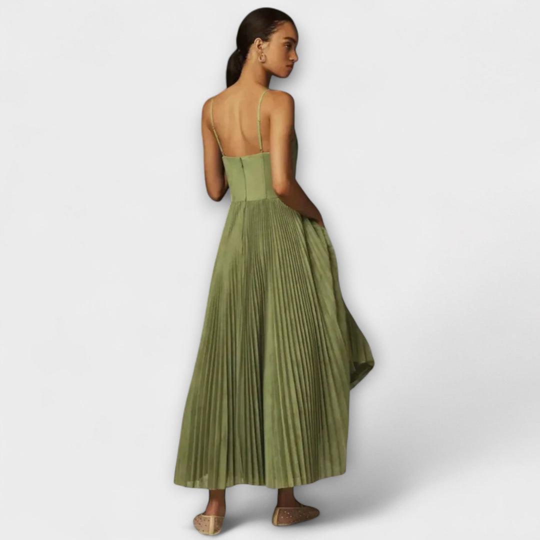 Lucrezia – Elegantna Haljina sa Šarmom