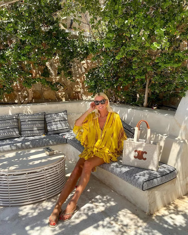 Adalyn - Elegant V-Neck High-Waisted Dress